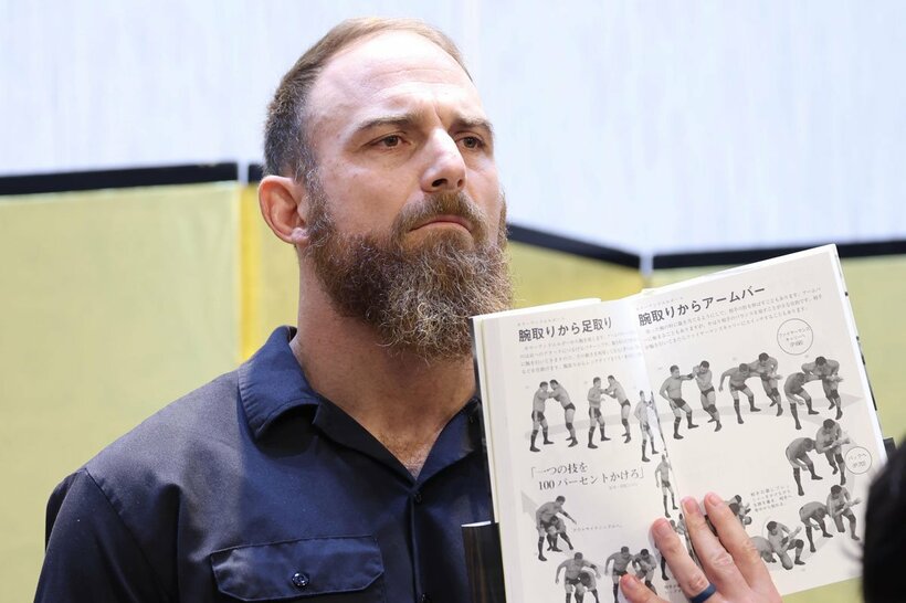 鈴木秀樹の著書を持つティモシー・サッチャー