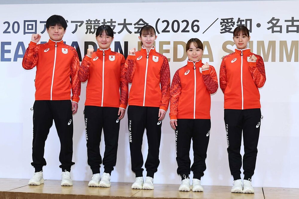 結団式に臨んだ(左から)張本智和、張本美和、早田ひな、伊藤美誠、長崎美柚