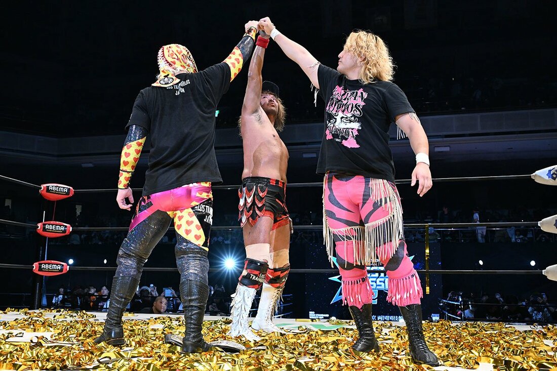 BUSHI(左)、RYUSEI(右)とともに「ハポン」締めを行った内藤哲也