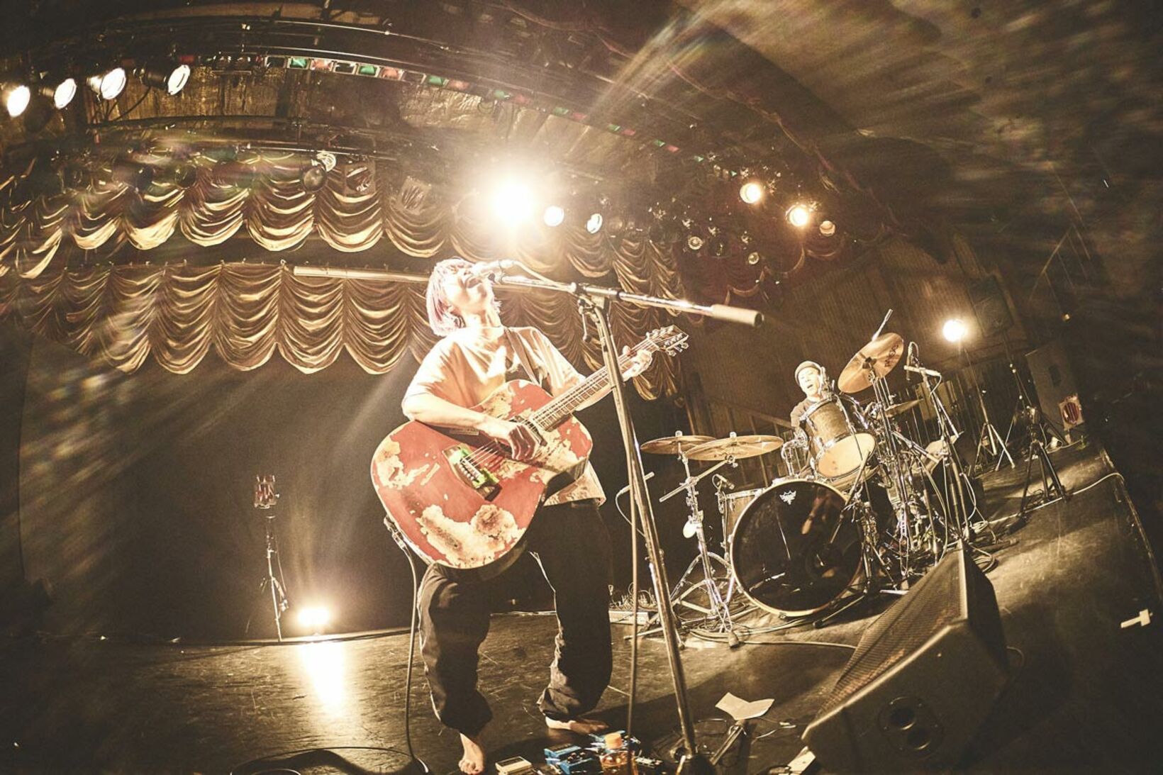 鶯谷ダンスホール新世紀でワンマンライブを行った鈴木実貴子ズ