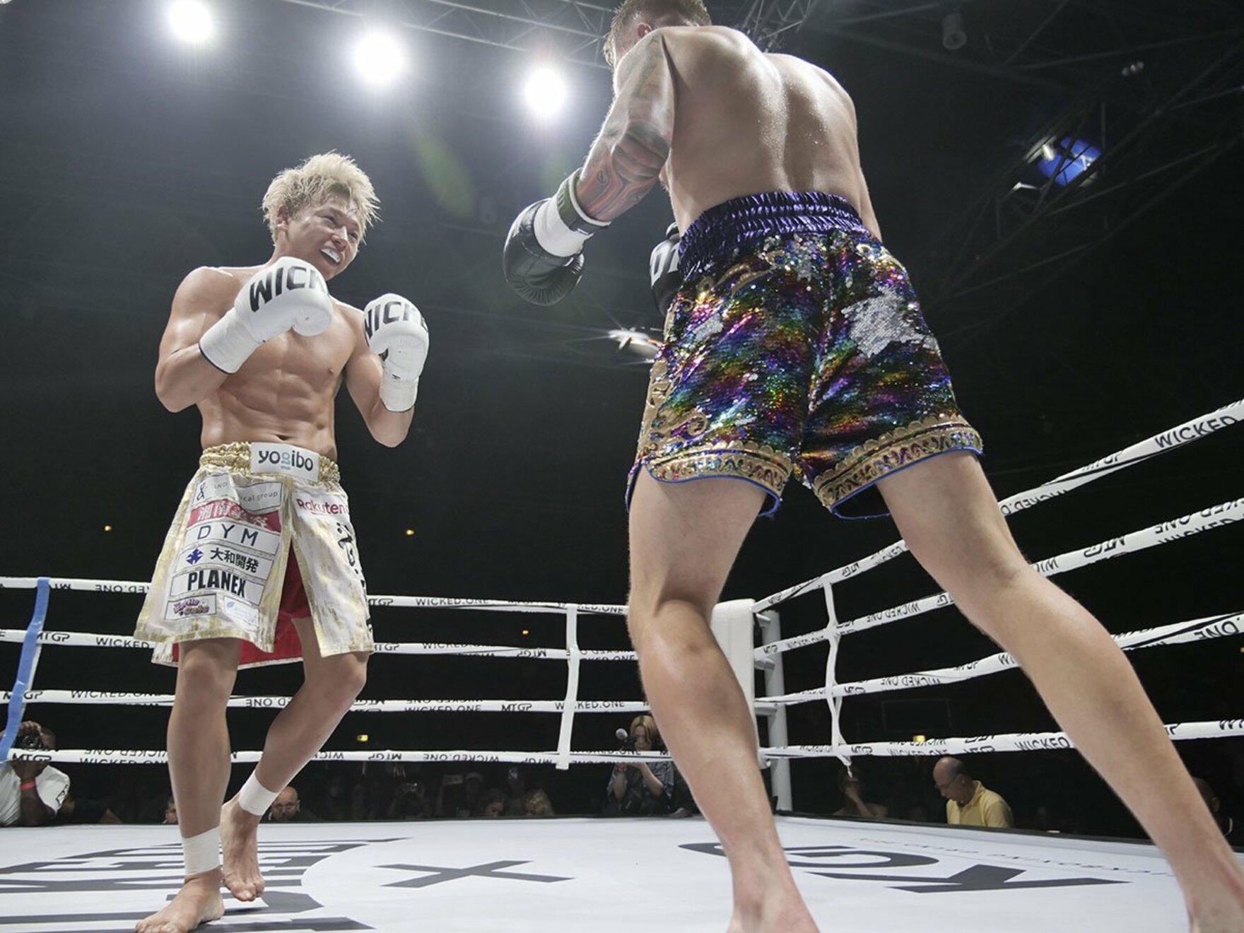 写真:武尊 1年ぶり再起戦で劇的KO勝利!「世界中のファンが熱狂するようなファイターになりたい」 | 東スポWEB