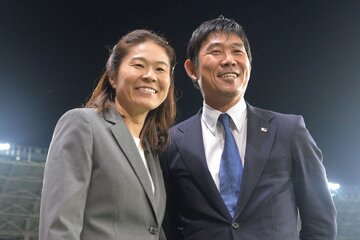 パナマ戦に来場した澤穂希さん(左)と森保監督