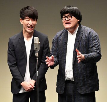  ＸＸＣＬＵＢの大島育宙（左）と大谷小判