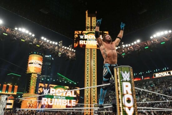 AJスタイルズはコーナーに上がって、最後のアピール©ＷＷＥ