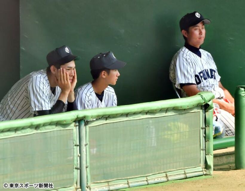  佐々木（左）を“温存”した国保監督（右）