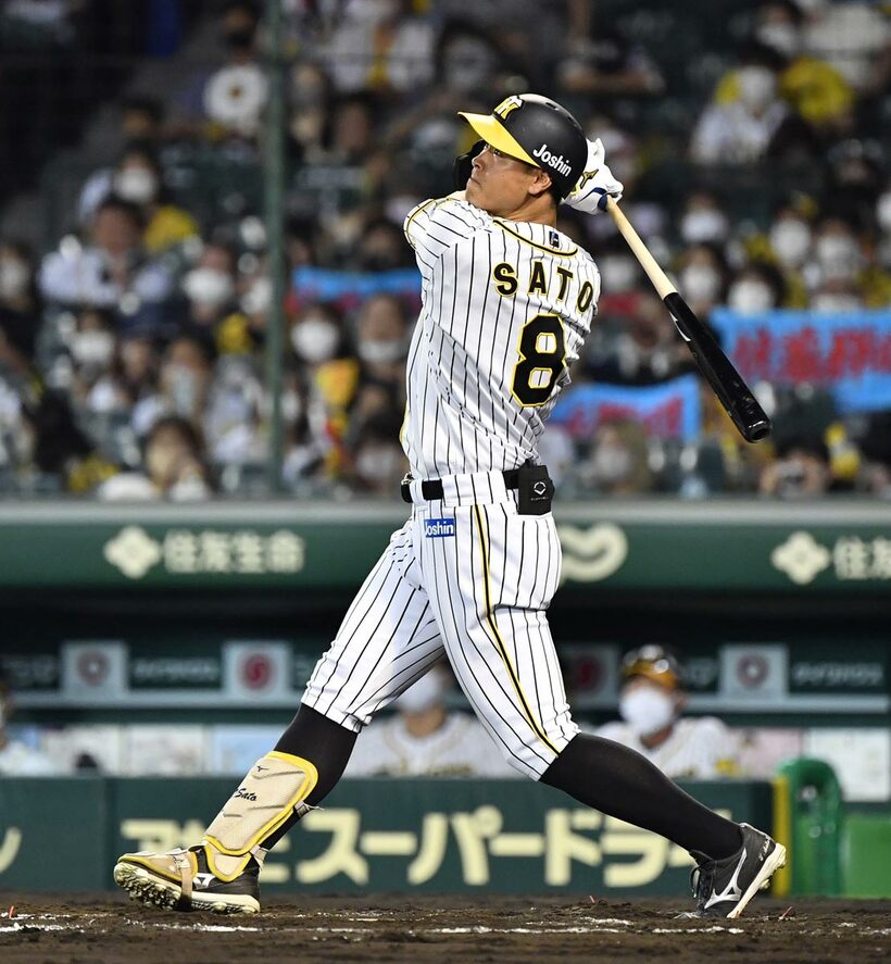  ８回、勝ち越し２ランを放った佐藤輝