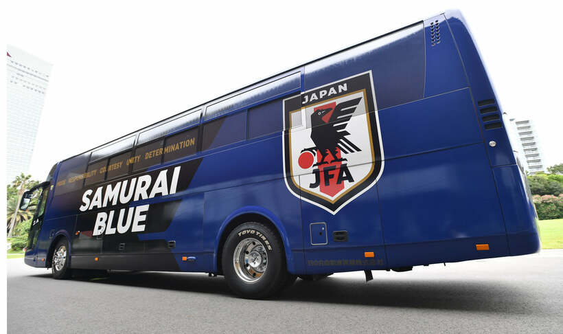  日本代表のオフィシャルチームバスが完成した（日本サッカー協会提供）