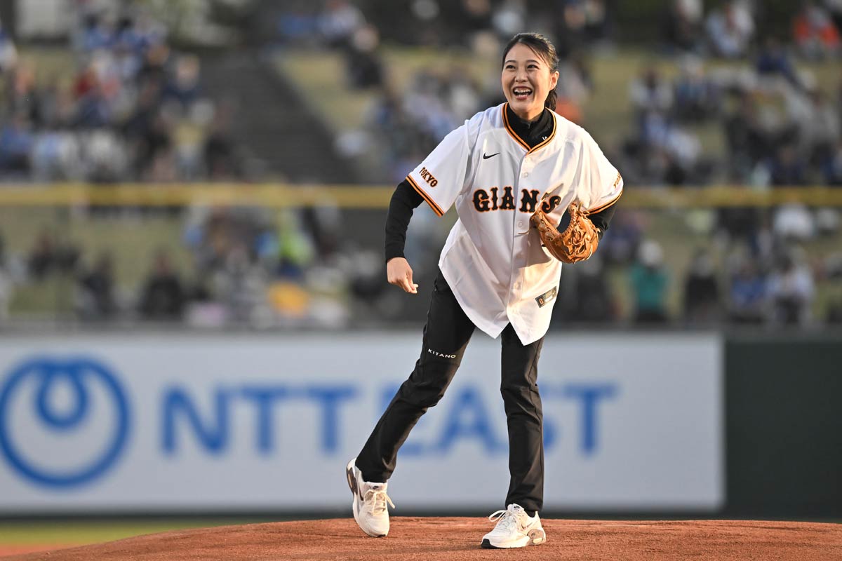 始球式に登場した丸山希