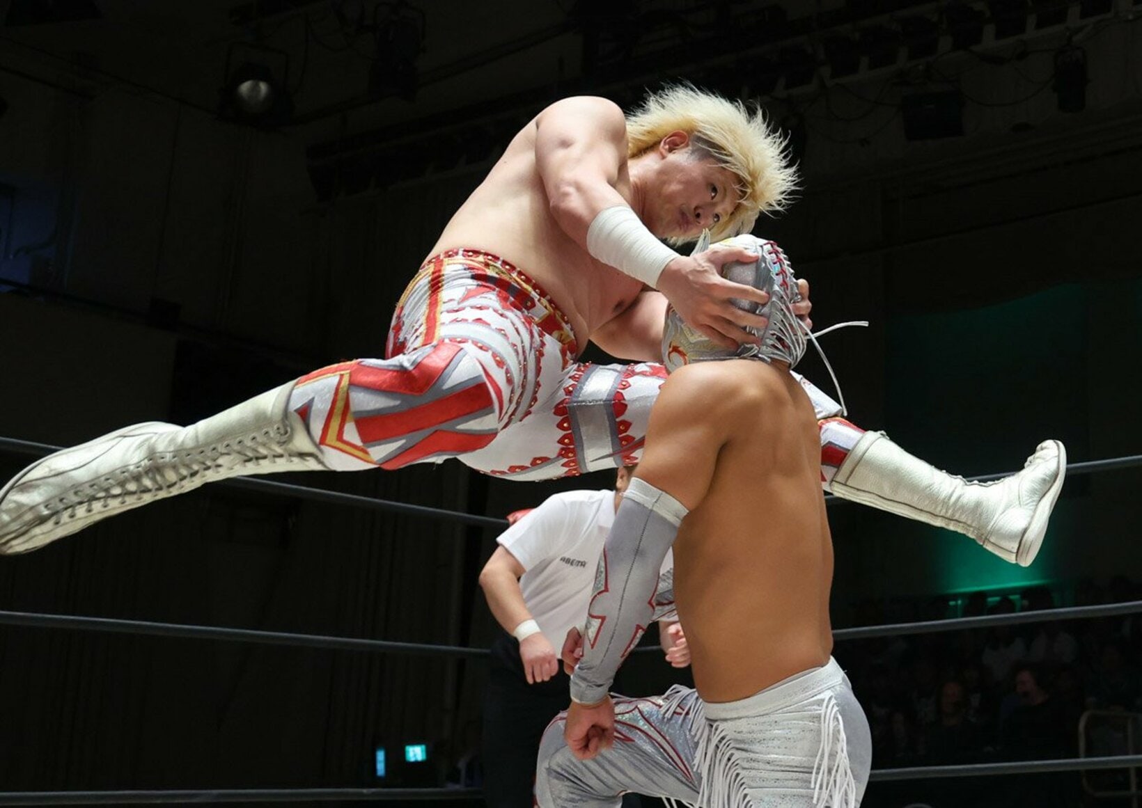 アレハンドロを攻める清宮海斗