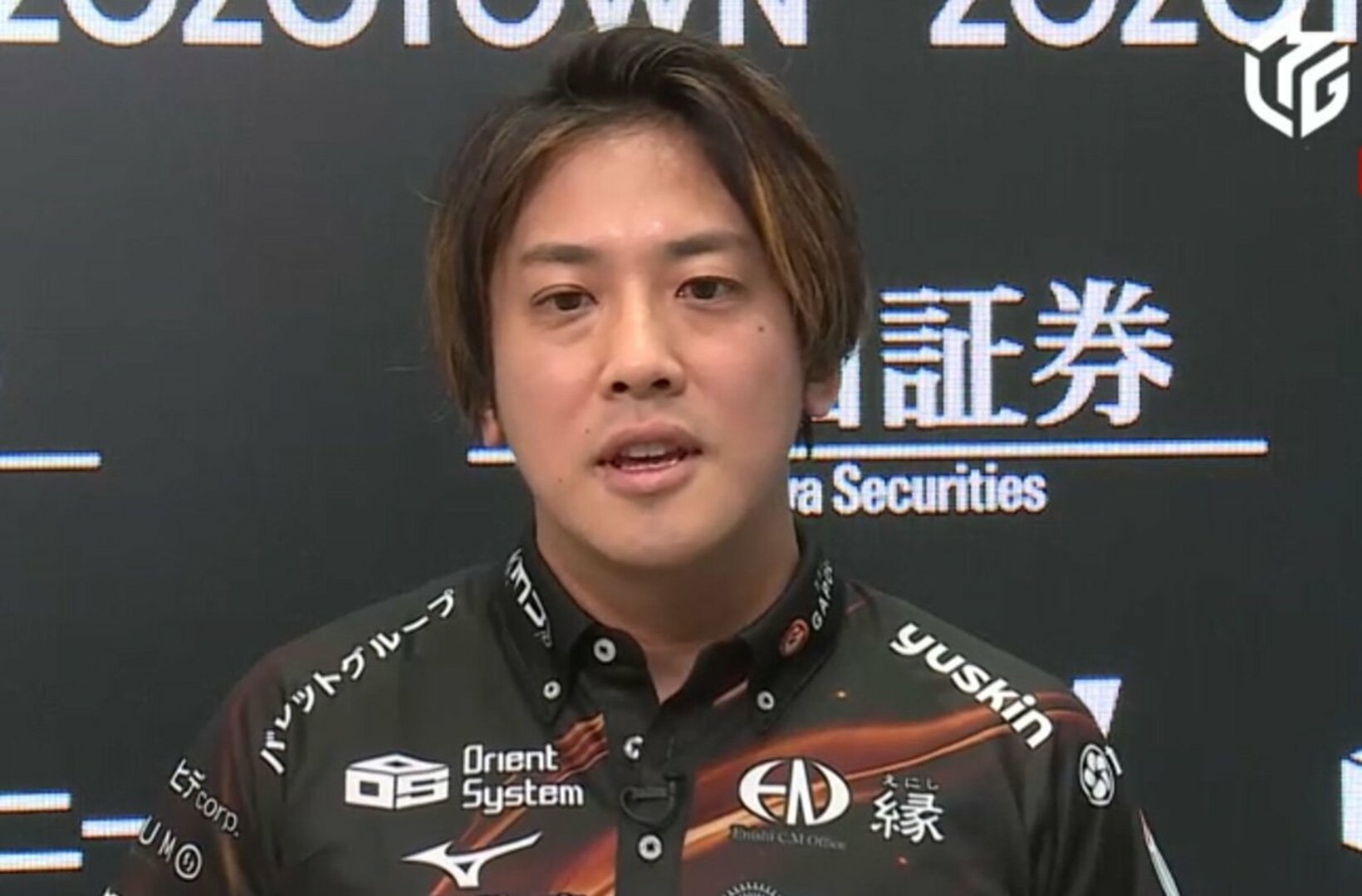 かみしめるように話をする浅井選手