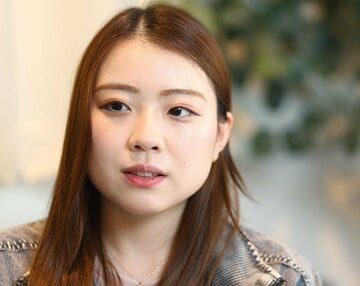 真剣な表情で質問に答える紀平梨花