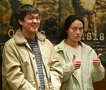 公開ゲネプロを行った丸山隆平（左）と菅原小春
