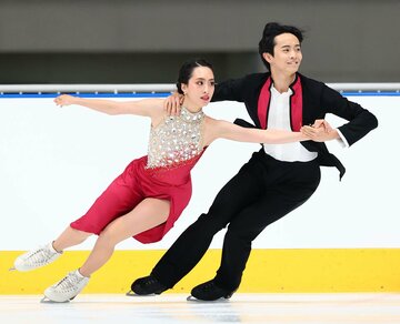 リズムダンスで7位につけた櫛田育良(左)、島田高志郎ペア