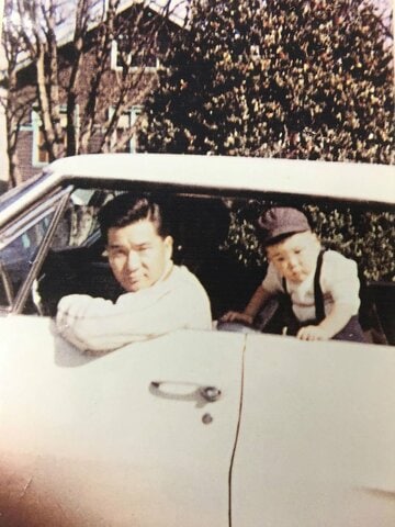 蝶野正洋（右）と父（本人提供）