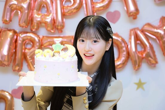 ２０歳の誕生日を迎え、サプライズで祝福された八木愛月（ⓒＡＫＢ４８）