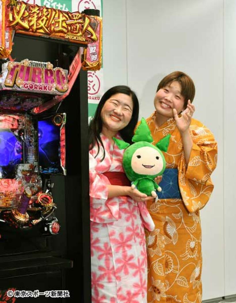  パチンコにハマっているというガンバレルーヤのよしこ（左）とまひる