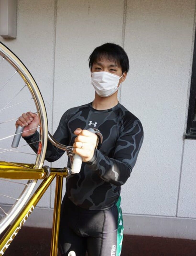  並々ならぬ気合をみなぎらせる新婚の村上竜馬