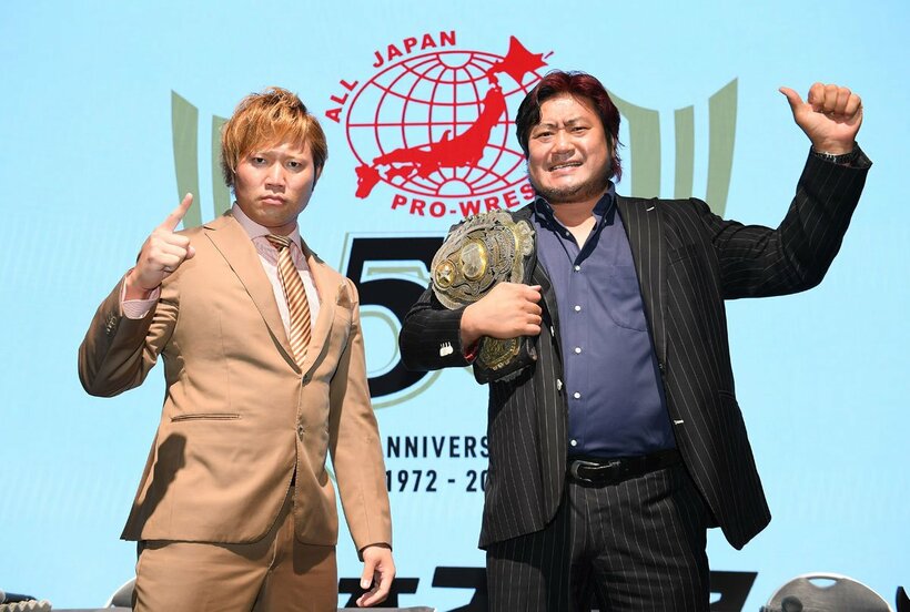  １８日の武道館大会で対戦する諏訪魔（右）と宮原健斗（東スポWeb）