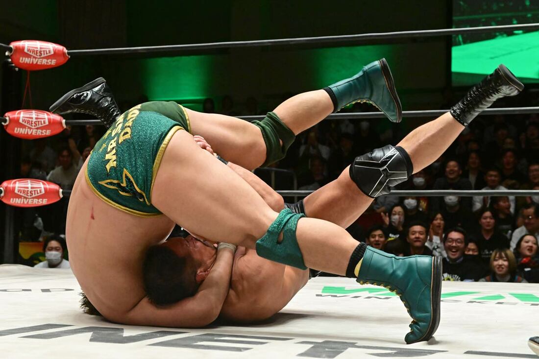 杉浦貴（下）を丸め込み、３カウントを奪ったYoshiki Inamura