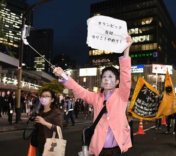  東京五輪反対のデモに参加した河合悠祐氏