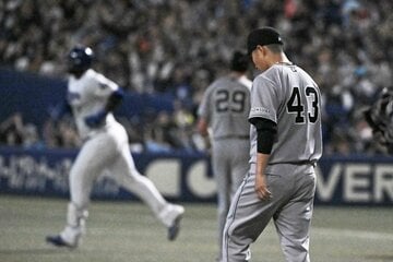 サノー（左）に先制２ランを浴びた則本昂大