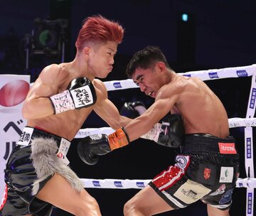 ダニエル・バラダレス(右)との再戦が浮上した重岡銀次朗