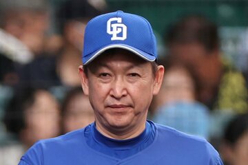 厳しい表情の立浪監督