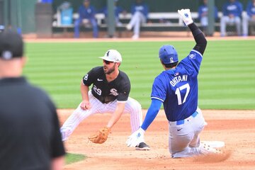 ２回二死一、三塁。鮮やかに二盗を決めた大谷