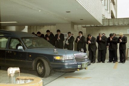 ジャイアント馬場さんの出棺を見送る選手たち(1999年2月)