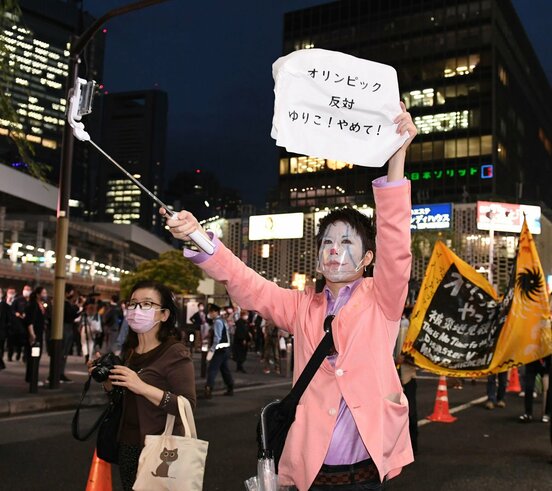  東京五輪反対のデモに参加した河合悠祐氏
