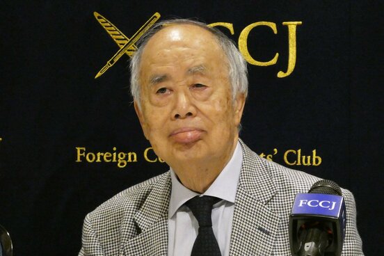 会見する角川歴彦氏