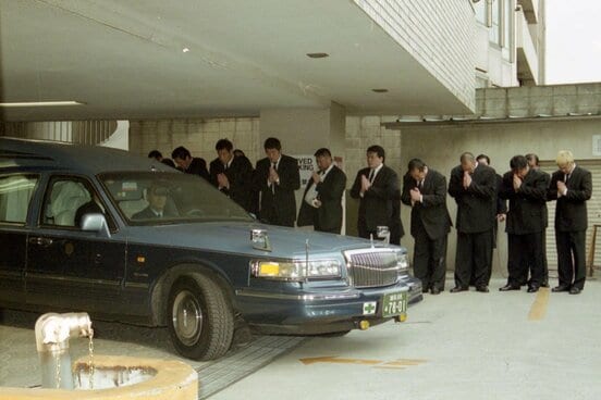 ジャイアント馬場さんの出棺を見送る選手たち(1999年2月)