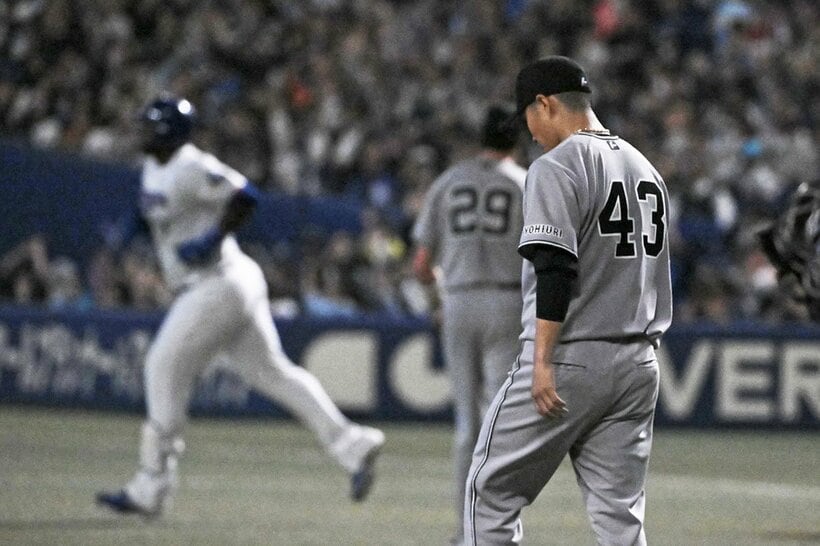 サノー（左）に先制２ランを浴びた則本昂大