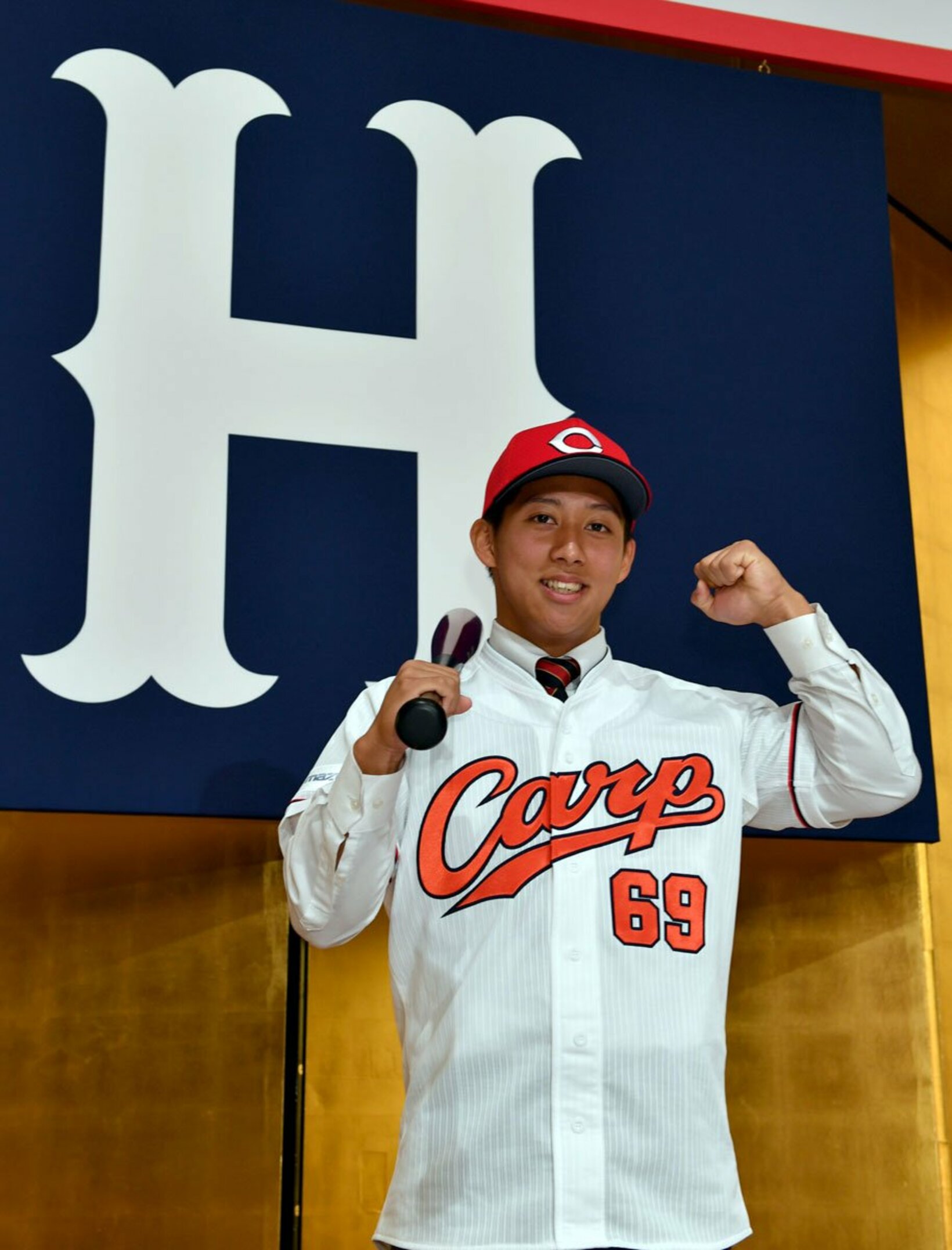 初々しい入団当初の羽月隆太郎（２０１８年）