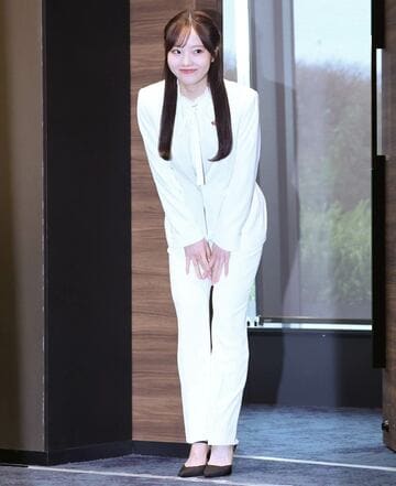 全身をホワイトで揃えた本田真凜