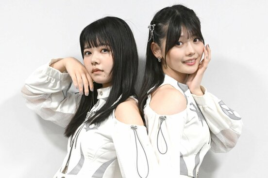 左からNATSU、MOMO