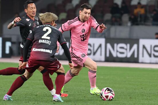 日本でキレキレのプレーを披露したメッシ