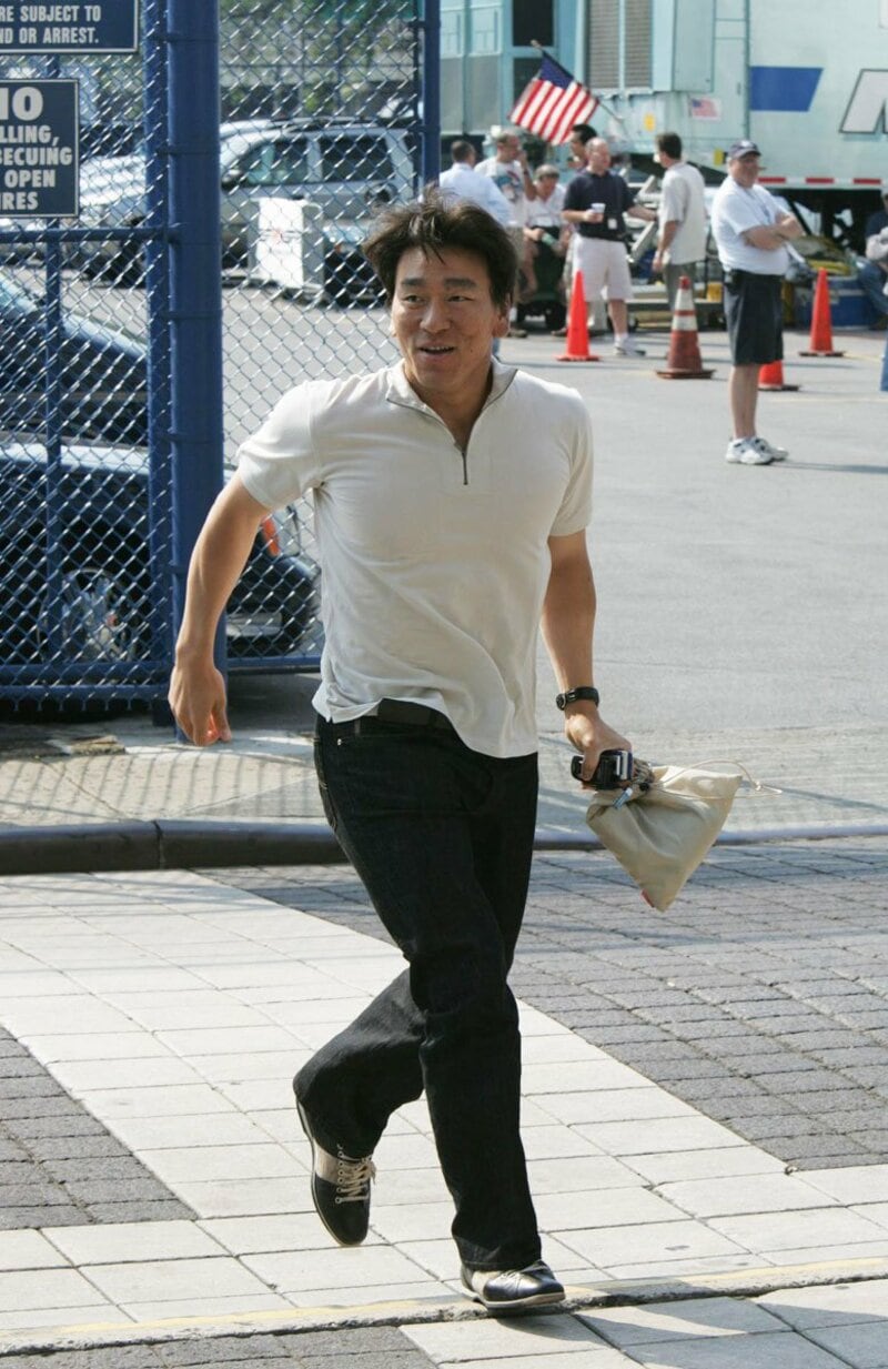 ヤンキースでも遅刻し、慌てて移動する松井秀喜氏（2005年）