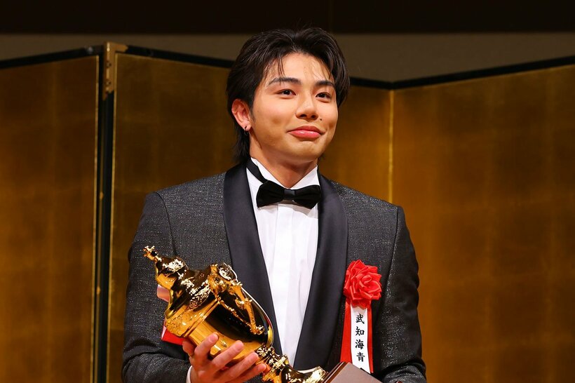 新人賞を受賞した武知海青