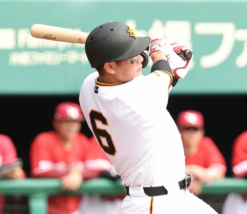 楽天戦の初回、いきなり左前打を放った巨人・坂本勇人