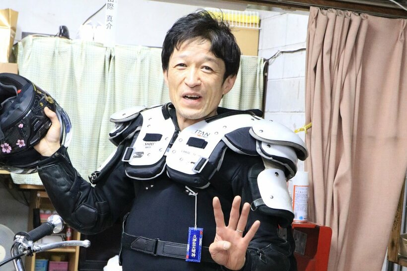 節目の４００勝を達成した山際真介