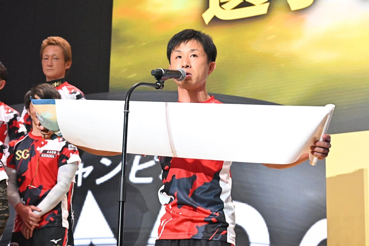 具の中のグぅチャンページ ☆受け渡し ショートボード 鳴門ボート・SGグラチャン】菅章哉が選手宣誓「カンペを見ながら」と