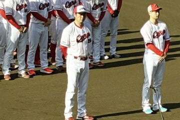 別人のように〝変身〟した広島・新井監督