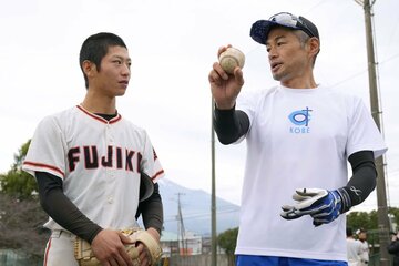 静岡・富士市の県立富士高で指導を行ったイチロー氏（代表撮影）