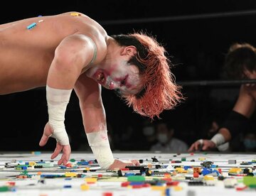  レゴブロックを敷き詰めるスーパーハードコア勝俣