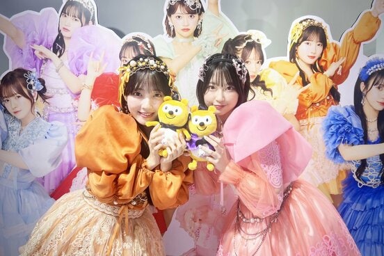 CUTIE  STREETの川本笑瑠(左)と桜庭遥花が１日店長に