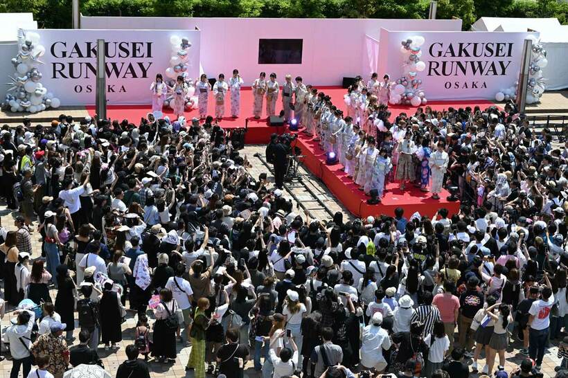 大盛況だった学生ランウェイのステージ