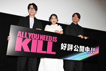 左から花江夏樹、見上愛、秋本賢一郎監督