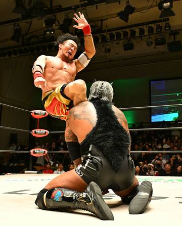 サポーターを外し虎王を炸裂させた丸藤正道