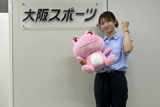 東京スポーツ新聞社関西支社を訪れた登みひ果
